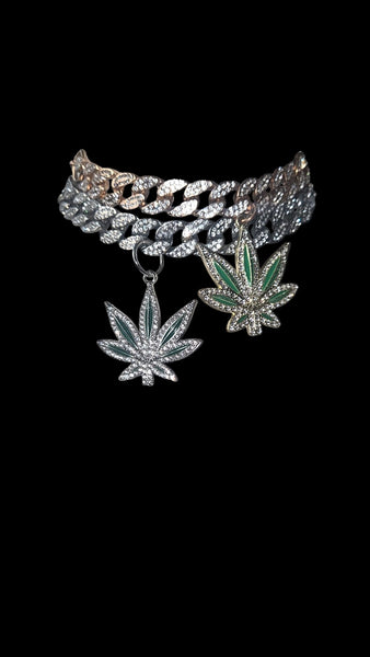 Linked up kush choker w Medallion