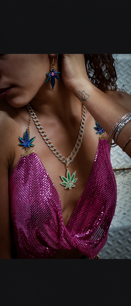Linked up kush choker w Medallion
